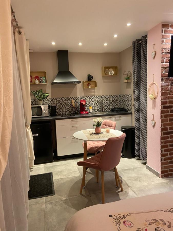 Les Nids De La Baie Bed & Breakfast Favieres  Bagian luar foto