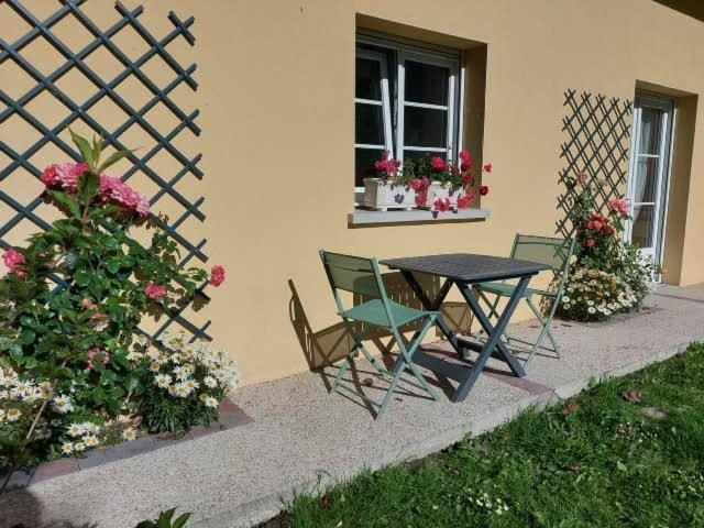 Les Nids De La Baie Bed & Breakfast Favieres  Bagian luar foto
