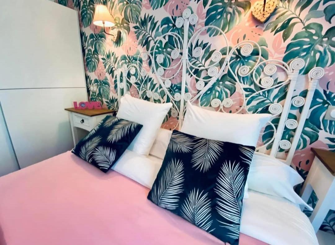 Les Nids De La Baie Bed & Breakfast Favieres  Bagian luar foto